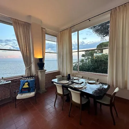 Le Bout De La Route Saint-Jean-Cap-Ferrat